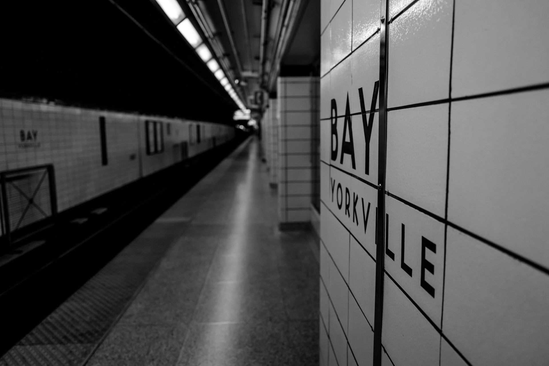 TORONTO SUBWAY STATION TTC: BAY YORKVILLE. 